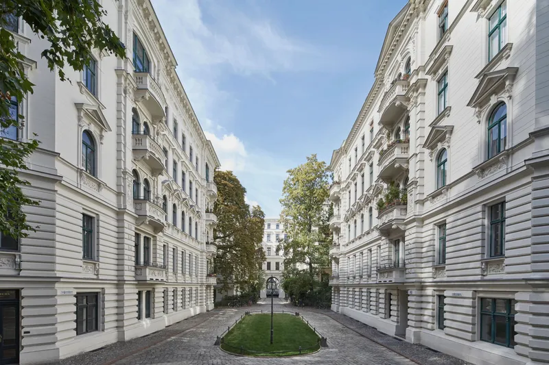 Befristet für 1,5 Jahre: 2-Zimmer-Altbauwohnung im Riehmers Hofgarten — photo 1